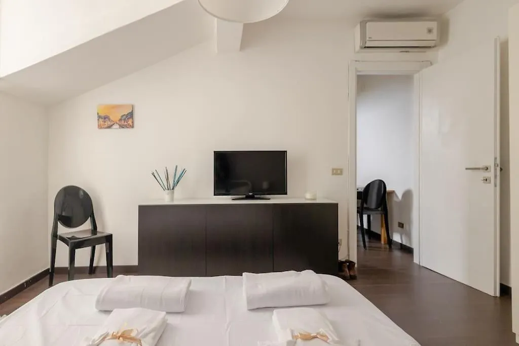 Sky-View Flat In Milan Apartment Italy